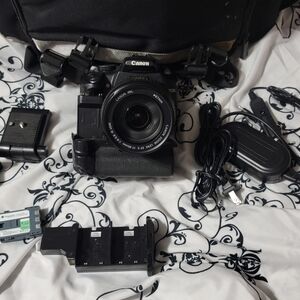 Canon Black DSLR Camera Kit